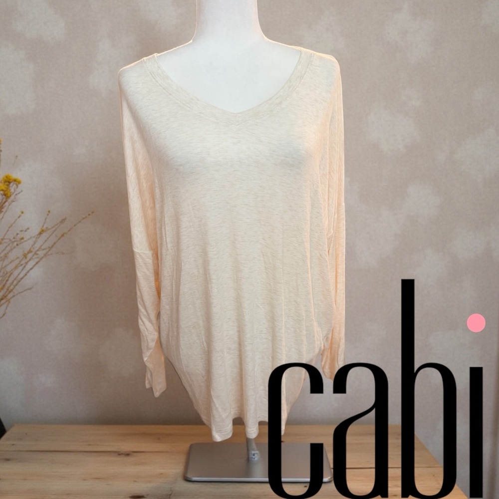 EUC Cabi super soft weathered v neck long sleeve bat wing white 🤍 and tan 🤎